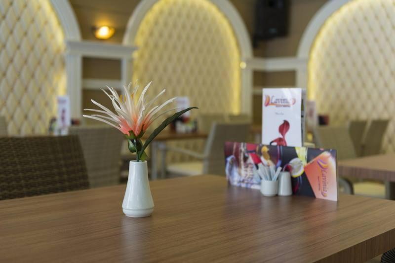 אלאניה Lavinia Apart & Hotel מראה חיצוני תמונה