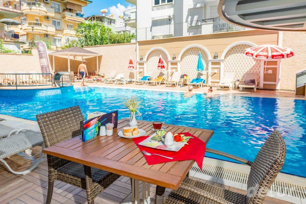 אלאניה Lavinia Apart & Hotel מראה חיצוני תמונה